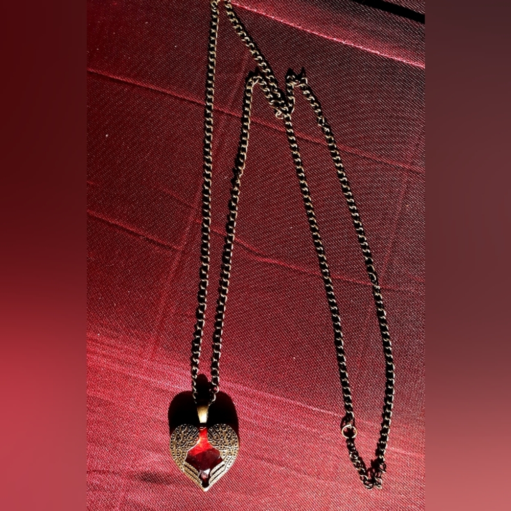 $2/20! Heart & angel wings pendant, ruby red gem and brass metal - Picture 6 of 13